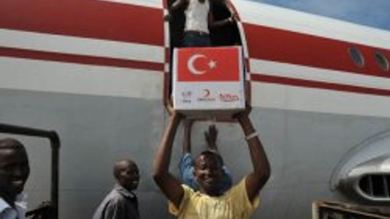 Türk uçağını görünce secdeye kapandılar