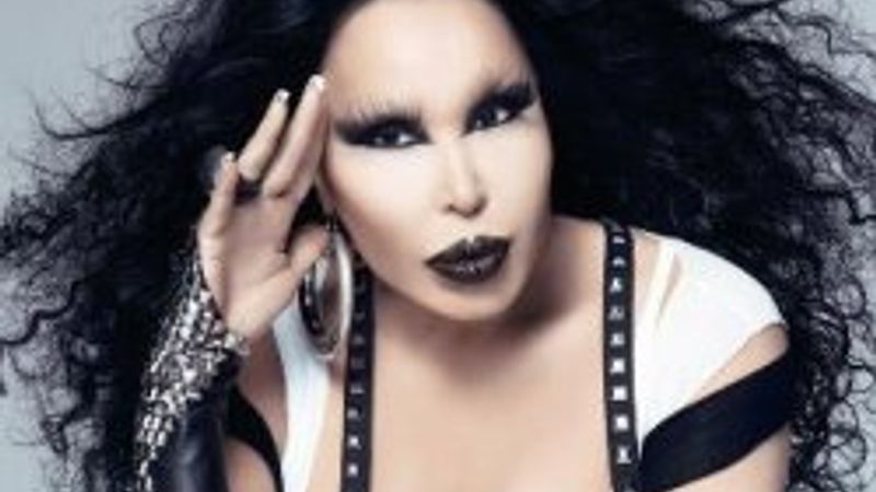 Diva kendini Morticia Addam'a benzetti - Foto Galeri