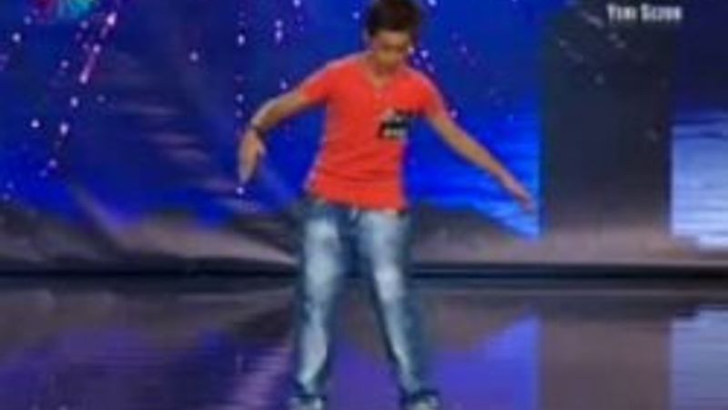 Batuhan'dan muhteşem elektro dans - İzle