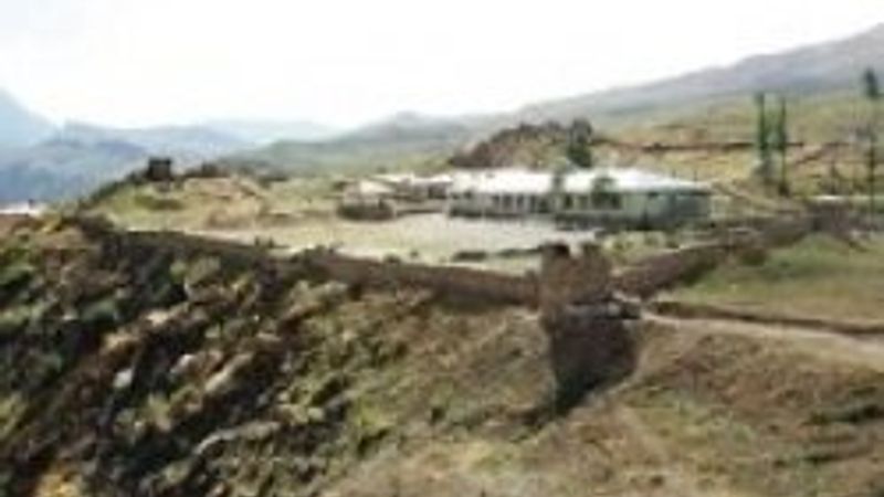 Teröristler hain saldırıda öğretmenleri kalkan yaptılar