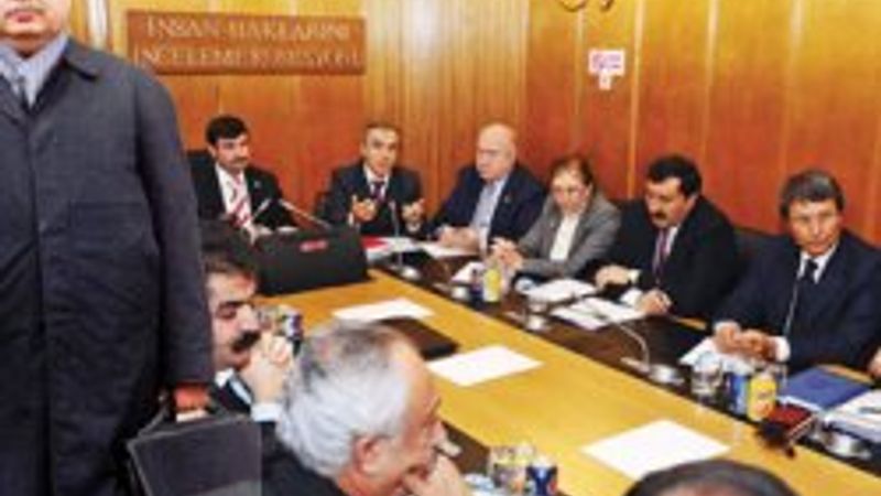 İnsan hakları dersi veren Prof'tan ırkçı sözler