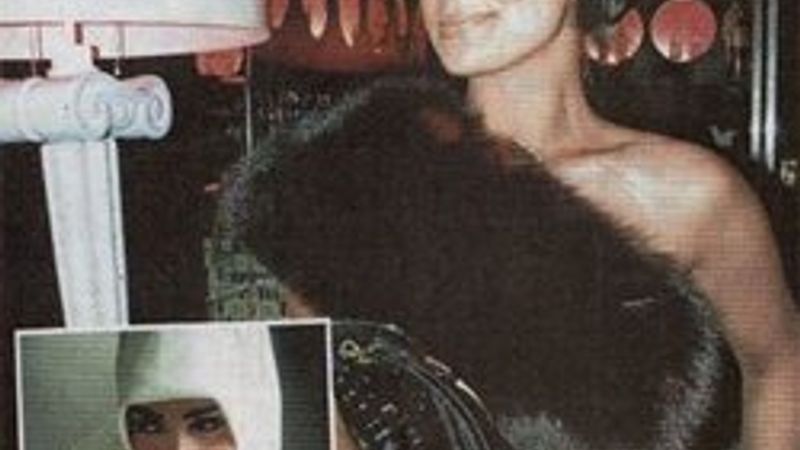 Rabia Kazan'dan dekolteli poz