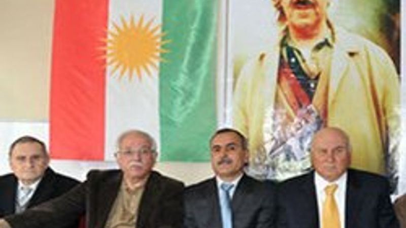 Barzani Diyarbakır'a bayrak çekti