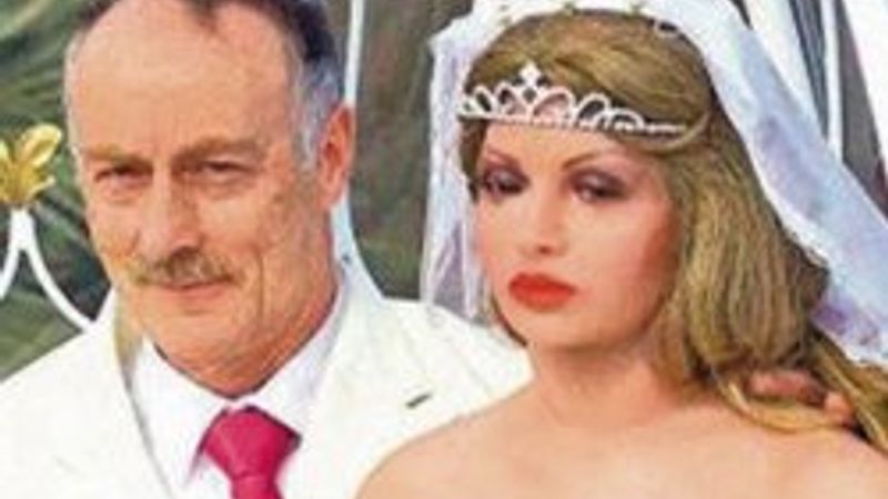 Şişme kadınla telli duvaklı evlendi