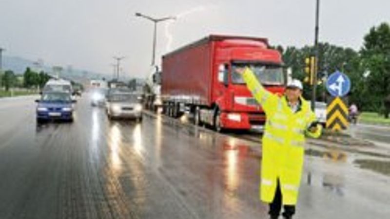 Polis ve yakınlarının mesai isyanı
