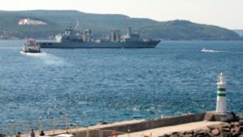Çin savaş gemisi Çanakkale Boğazı'ndan geçti
