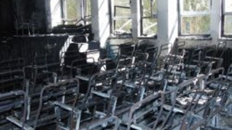PKK'lılar Şemdinli'de okul yaktı