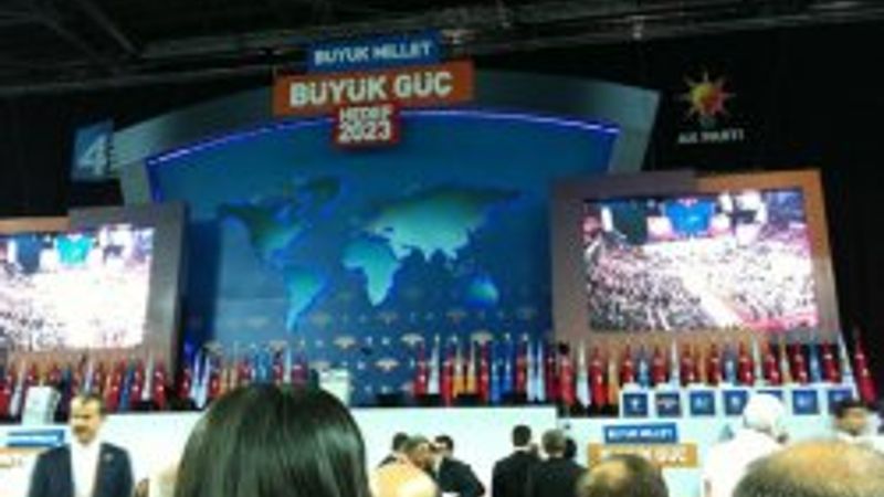 Erdoğan okuduğu şiirle partilileri ağlattı