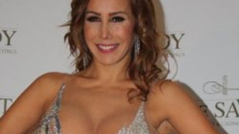 Asena gözleri şaşı etti