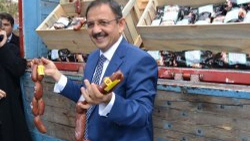 Özhaseki Kılıçdaroğlu tazminatıyla sucuk dağıttı