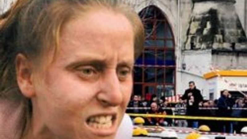 Kadın teröristi linçten polis kurtarmış