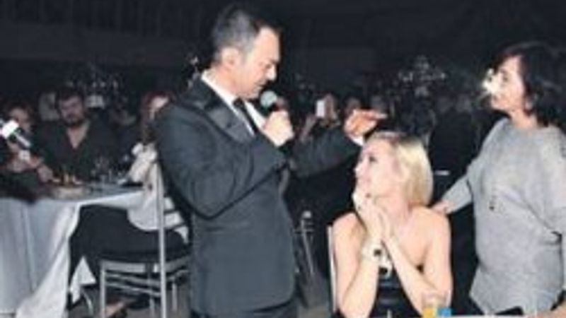 Ortaç sevgilisine sahneden seslendi: Evleneceğim kadın