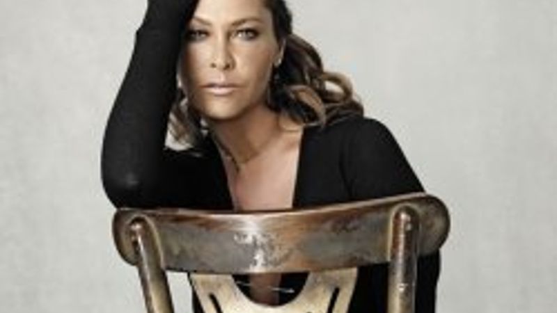 Hülya Avşar kimdir