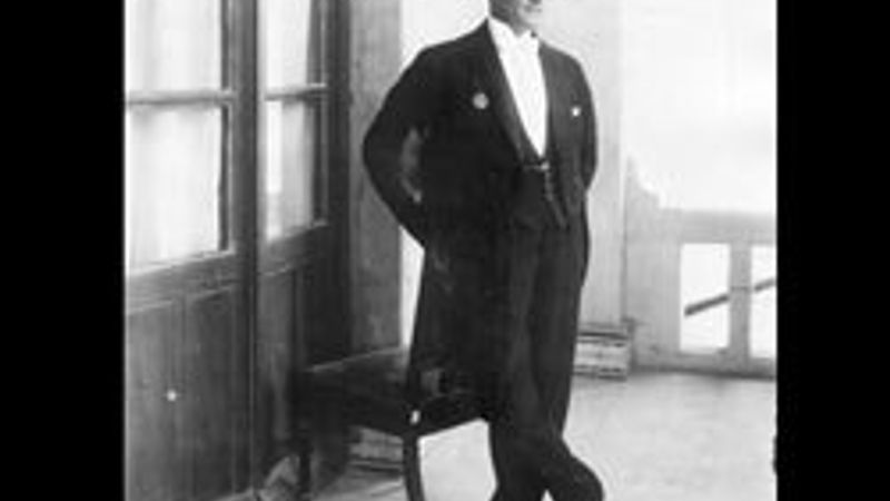 Atatürk'ün boyu tarihçileri böldü