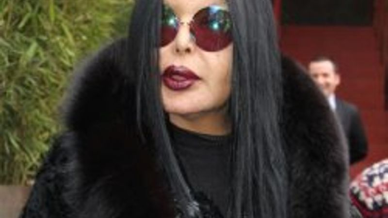 Bülent Ersoy 40 bin Euro'luk çantasıyla hava attı