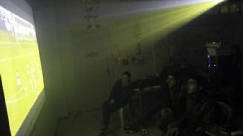 Suriye'de savaşa Muhteşem Yüzyıl ve Barcelona molası