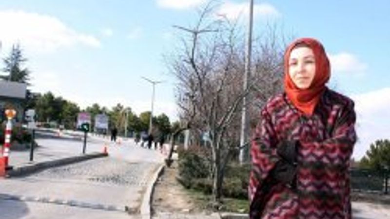 Başörtülü matematik öğretmeni ODTÜ'de otobüsten indirildi