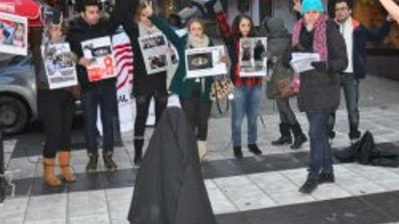 İranlı kadınlar çıplak eylem yaptı