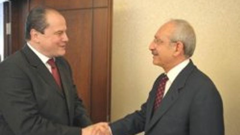 Kılıçdaroğlu konuğunu Fransızca karşıladı