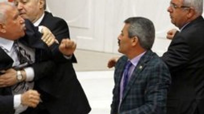 Mehmet Metiner CHP'li milletvekiliyle yumruklaştı
