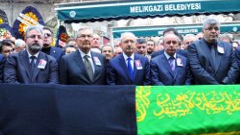 Kayseri'deki cenazede tabuta örtülen paltonun sırrı