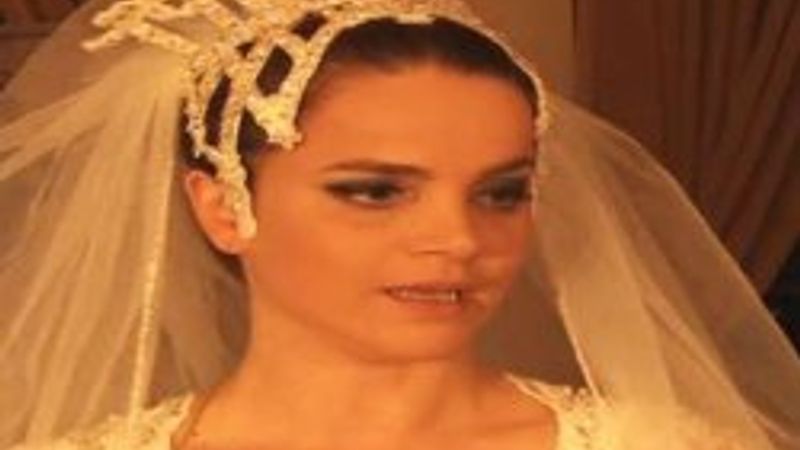 Tuğçe Kazaz tesettür defilesine çıktı