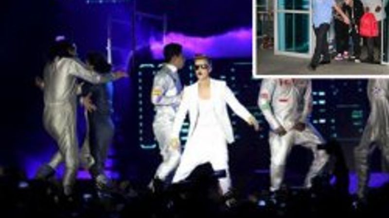 Justin Bieber havaalanında polis engeline takıldı