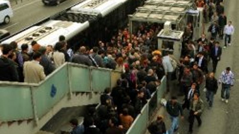 Metrobüs üstünde ceset bulundu