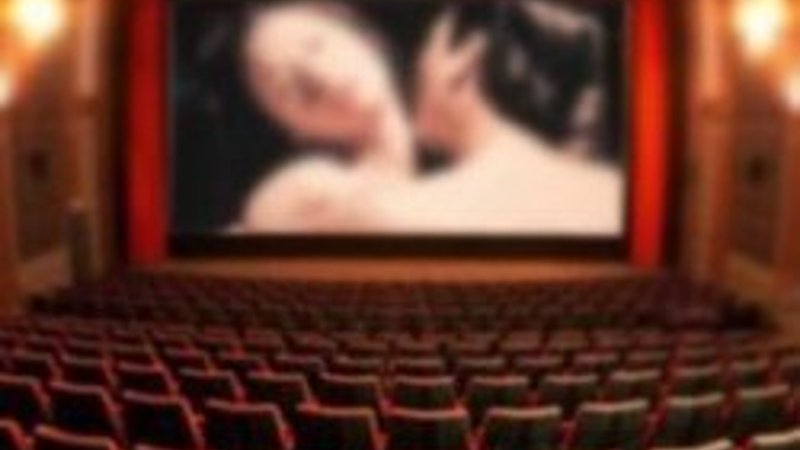 İstanbul'da 2 sinemaya baskın: 70 kişi gözaltında