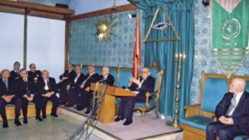 Bayılan Bakan Masonların onur konuğu