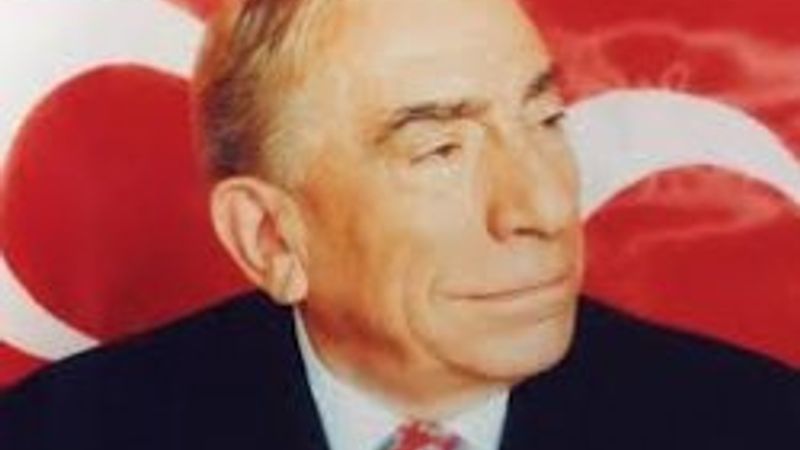 Alparslan Türkeş kimdir