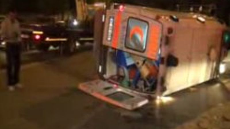 Konya'da ambulans devrildi 5 yaralı