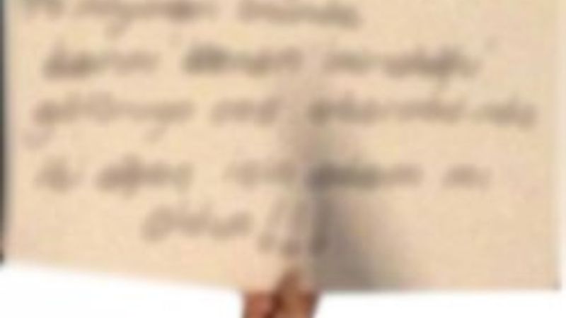 Halit Ergenç'i aşağılayan pankart photoshop çıktı