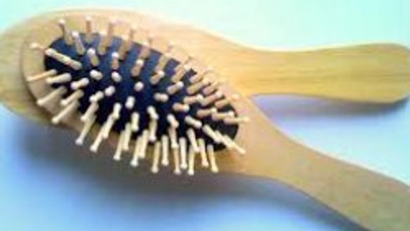 Saç fırçasını temizlemenin yolları
