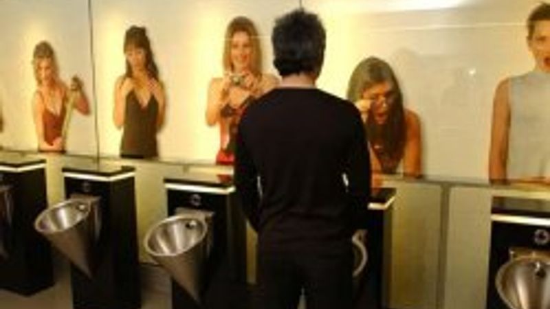 İşveç'te Sol Parti'den ayakta işemek yasaklasın önerisi