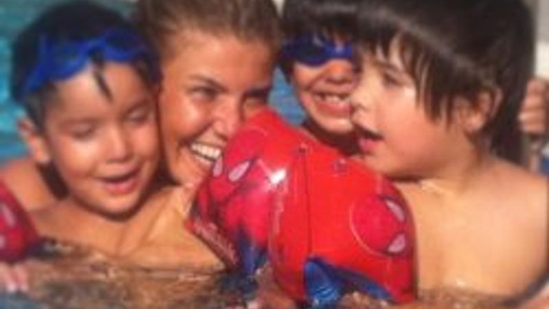 Gülben Ergen çocuklarıyla tatilde