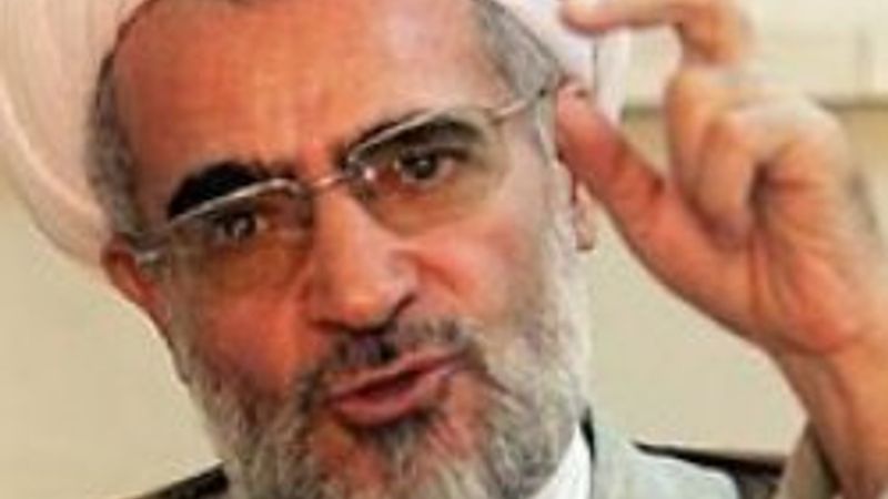 İranlı din adamı: Su içmek orucu bozmaz