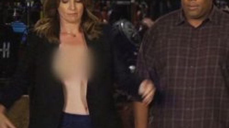 Tina Fey program için göğüslerini açtı - Tıkla İzle