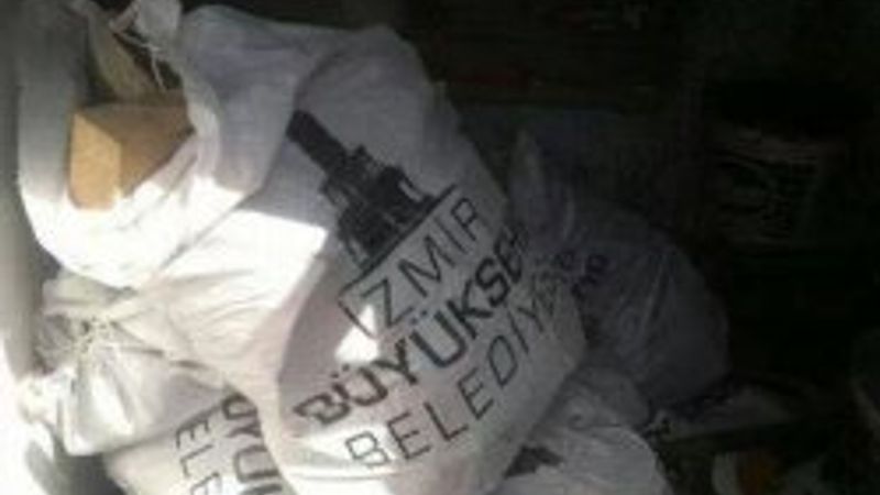 İzmir Büyükşehir Belediyesi odun dağıtıyor