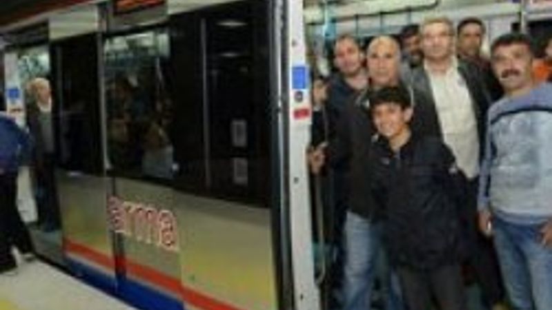 Dün açılan Marmaray'da ilk arıza- izle