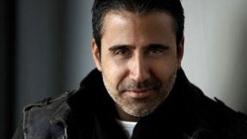 Şarkıcı Emrah Erdoğan Twitter'a ortak oldu