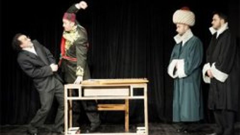 Ahmet Say ve Fazıl Say’ı buluşturan tiyatro oyunu