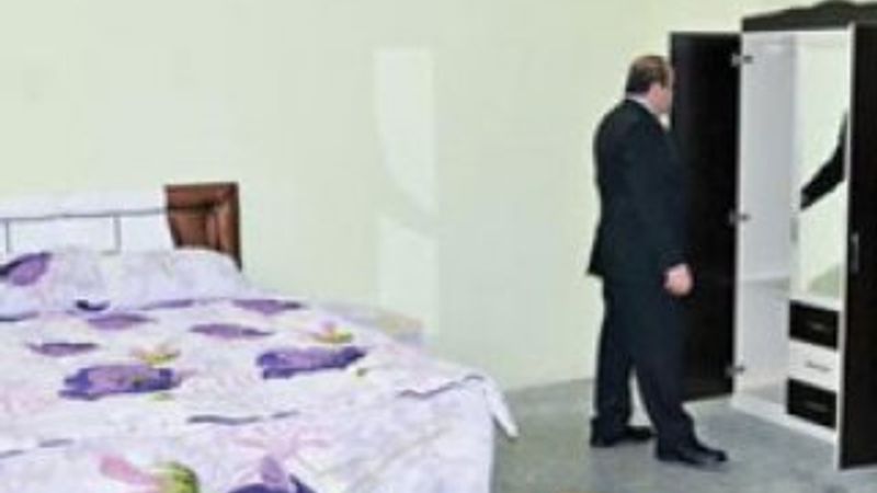 Uslu duran mahkuma ödül pembe oda