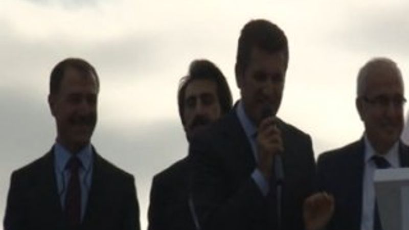 Mustafa Sarıgül'den mikrofon şov