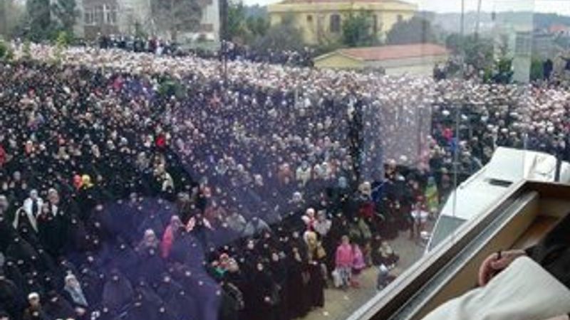 Binlerce kişi Mahmud Efendi'yi görmek için toplandı