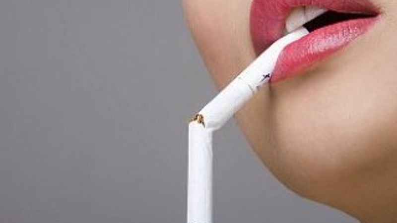 Sigara derinin rengini matlaştırıyor