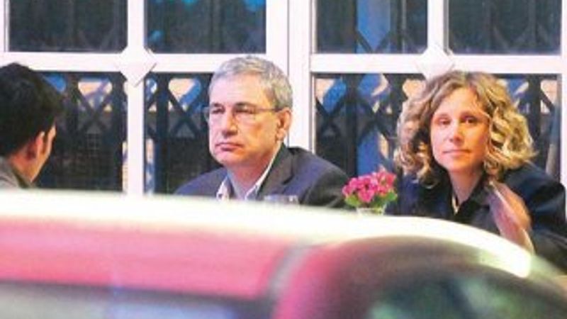 Orhan Pamuk sevgilisiyle yakalandı