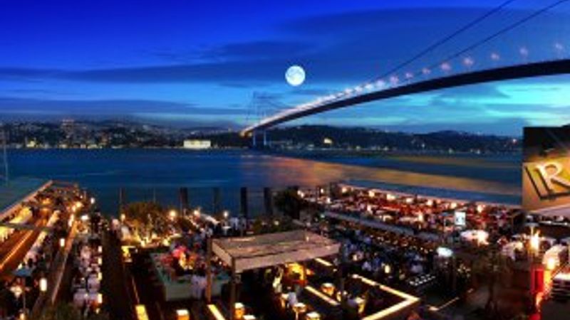 Reina gelirlerini Soma'ya bağışlayacak