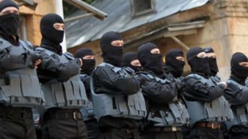 Ukrayna milliyetçileri Azov taburuna katıldı