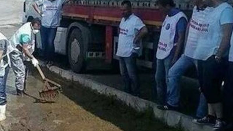 Sütaş'tan eylem yapan işçilere tezekle cevap